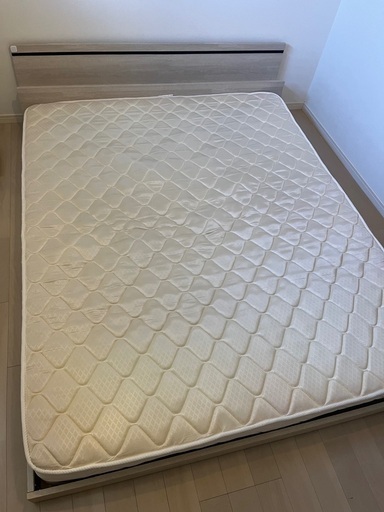 【9月9日までの出品、最終値下げ】ベッドフレーム マットレス クイーン 最終値下げ！クイーンサイズ ベッドフレームマットレス