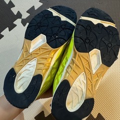 アシックス キッズ スニーカーの画像