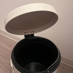 クリーム色/ナチュラルカラー/ゴミ箱の画像