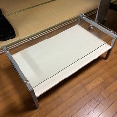 　　ガラスのテーブル　　無料