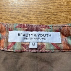 ビューティーアンドユース　インディアン柄ショートパンツ　Mの画像