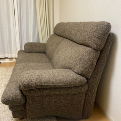 背もたれが高いソファーの画像