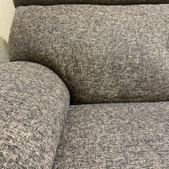 背もたれが高いソファーの画像