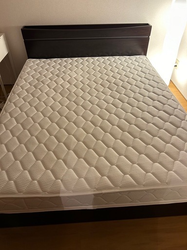 宮付きクイーンベッド（収納付き）【譲り先が決まりました】