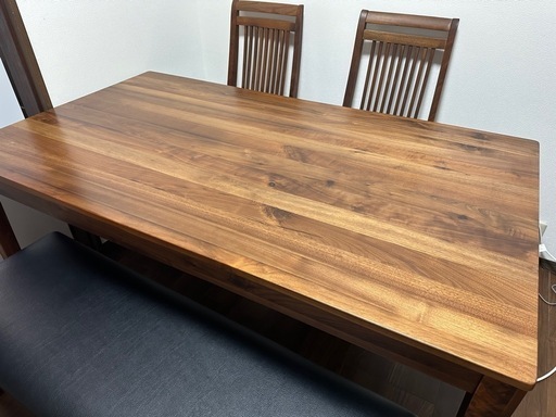 【取引中】ダイニングテーブル4人掛け