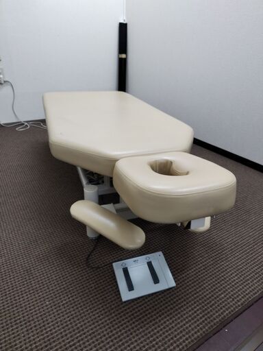 電動昇降式施術用ベッド「ペガサス」幅７2cm長さ１８５cm高さ４５～８３cm重量約５７㎏取りに来てくださる方限定