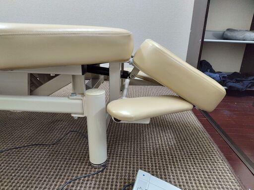 電動昇降式施術用ベッド「ペガサス」幅７2cm長さ１８５cm高さ４５～８３cm重量約５７㎏取りに来てくださる方限定