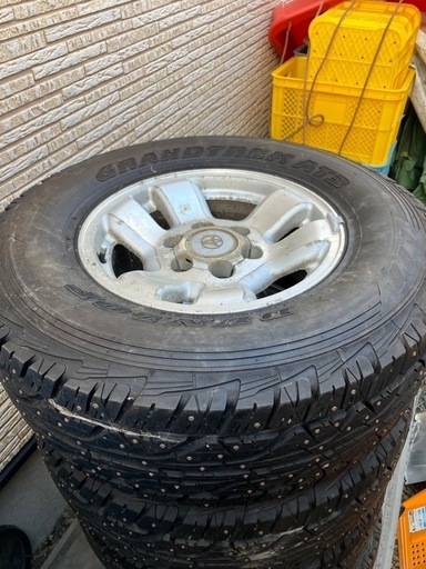 スパイクタイヤ　ホイール付き