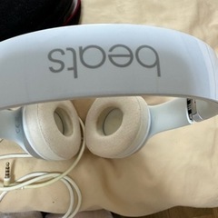 ジャンクBeats Solo ホワイト 有線ヘッドホン キャリングケース付きの画像