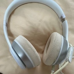 ジャンクBeats Solo ホワイト 有線ヘッドホン キャリングケース付きの画像