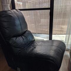 重厚感あるBlackソファ