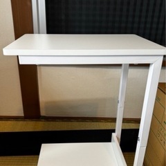 サイドテーブル