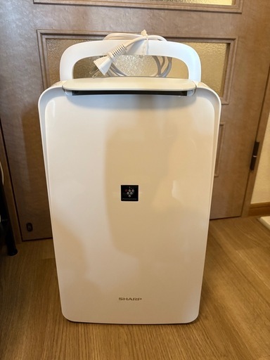 ほぼ新品　シャープ　除湿機　CV-P71 プラズマクラスター
