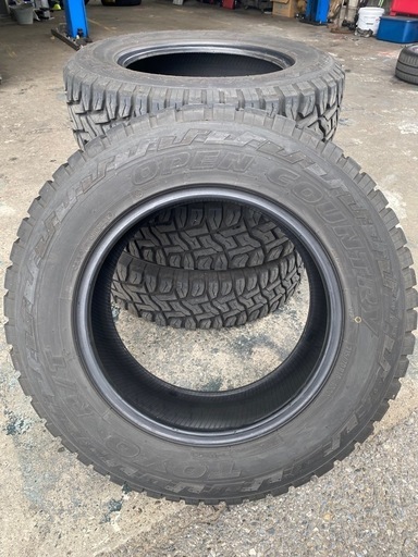トーヨータイヤ　オープンカントリーR/T 215/70r16