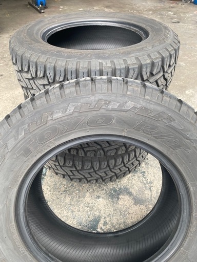 トーヨータイヤ　オープンカントリーR/T 215/70r16
