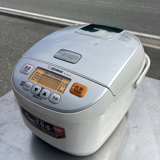 ☆  中古品  象印 炊飯器 1升 極め炊き マイコンタイプ 高火力 黒厚釜 保温24時間 ホワイト NL-DS18-WA  ☆