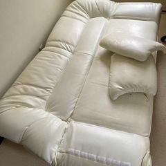 ソファベッド　白　カバー付の画像
