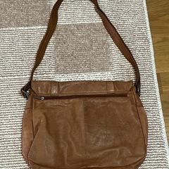 （決まりました）PICARD ショルダーバッグ（キャメル）/開閉マグネット式/テープ貼り付き/押し入れの臭い有りの画像