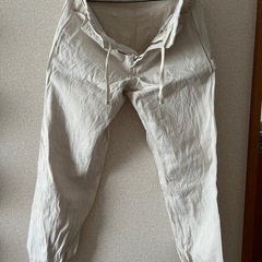 クリーム色 スリムフィット スラックス