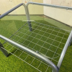 ガラスローテーブルの画像