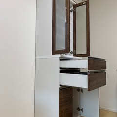 美品　食器棚の画像