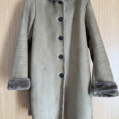 ムートンロングコートの画像