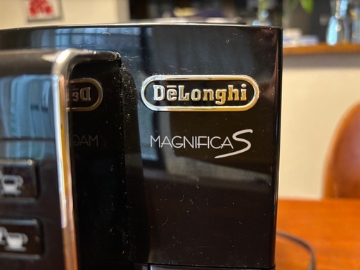 「商談中
」おうちでカフェ気分。Made in Italy DeLonghi MAGNIFICA S 