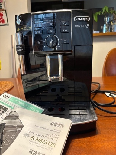 「商談中
」おうちでカフェ気分。Made in Italy DeLonghi MAGNIFICA S 