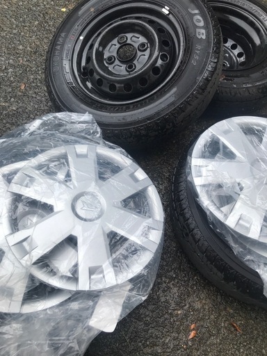 新車外し　タイヤ、ホイール、キャップ4本セット