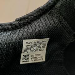 adidasテニスシューズの画像