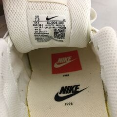 NIKE　ナイキ　ベンチャーランナー　dj2004－100　メンズ　24.5cm　アイボリー系の画像