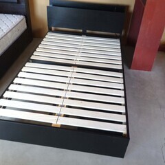 セミダブルベッド マットレス付き 幅120.5×奥行214×高さ72cm 引き出し収納 コンセント付き 木製 ダークブラウン系 寝具 家具 ベット 苫小牧西店の画像