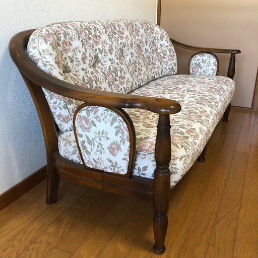 【美品】カリモク社製　ロココ調のアンティークソファ
