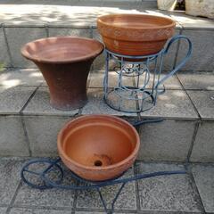 (お話し中)植木鉢とプランタースタンドの画像