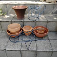 (お話し中)植木鉢とプランタースタンドの画像
