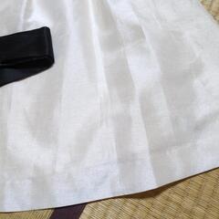 オフホワイトドレスの画像