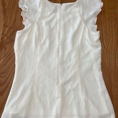 ミシェルマカロン フリル袖トップスの画像