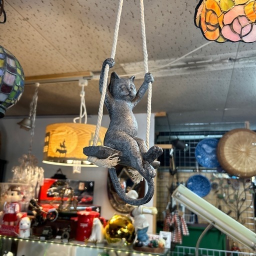 可愛い猫オブジェ　ブランコネコ　猫　吊り下げ　オブジェ　インテリア　ディスプレイ