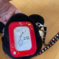 ミッキーの首からかけるポーチの画像