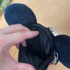 ミッキーの首からかけるポーチの画像