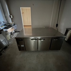 ホシザキテーブル型冷蔵庫の画像