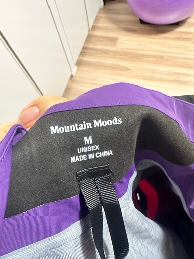 Mountain Moodsユニセックス Mサイズ スノーボードジャケット赤紫黒