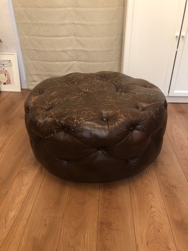 本革のソファー　おそらくイタリアアンティークのお品です