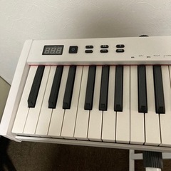 【ジャンク品】　電子ピアノ  88鍵盤 スタンドの画像