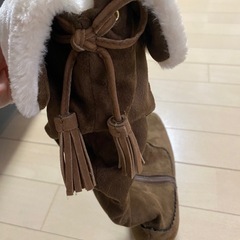 女の子茶色いブーツの画像