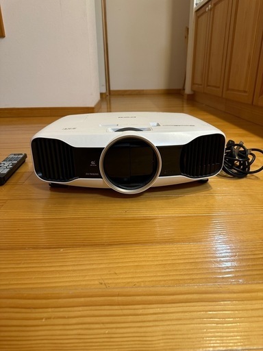 最終値下げ！エプソン　プロジェクター　eh-tw8200 社外ランプ付き