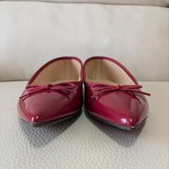 赤フラットシューズの画像