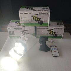 🌟お取り引き完了‼️⭐️新品 ①リモコン付き ソーラー センサーライト❗️の画像