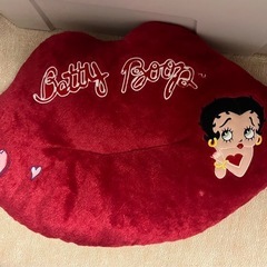 【中古美品】リップ型　Bettyちゃんクッション