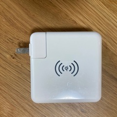 モバイルバッテリー　置くだけ充電　コード充電　どちらも可能 